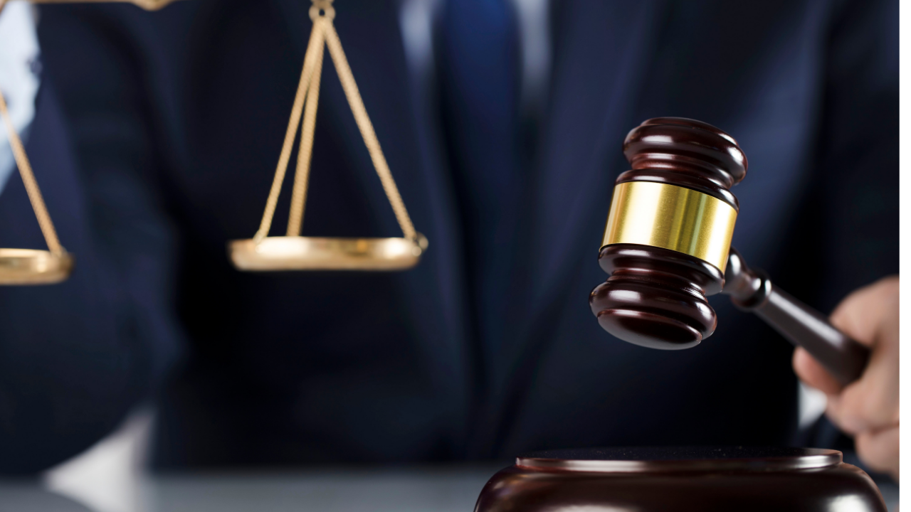 Darmowe porady prawne – czy warto z nich korzystać?